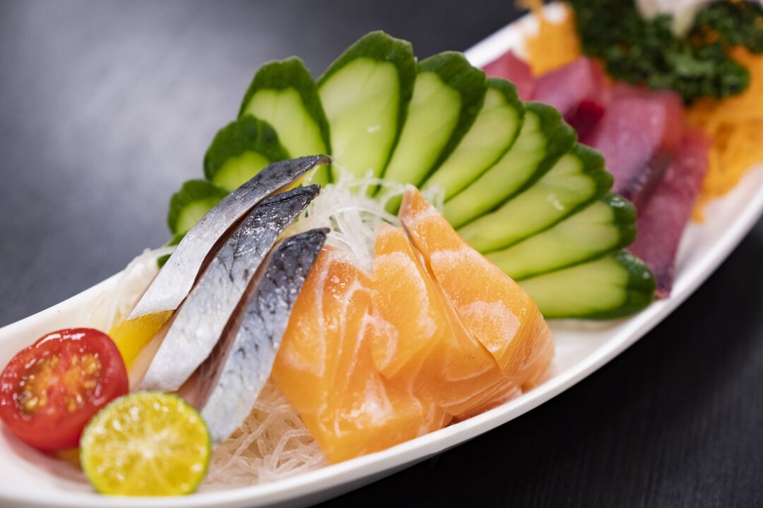 Vis en groenten zijn gezonde onderdelen van een koolhydraatarm keto-dieet